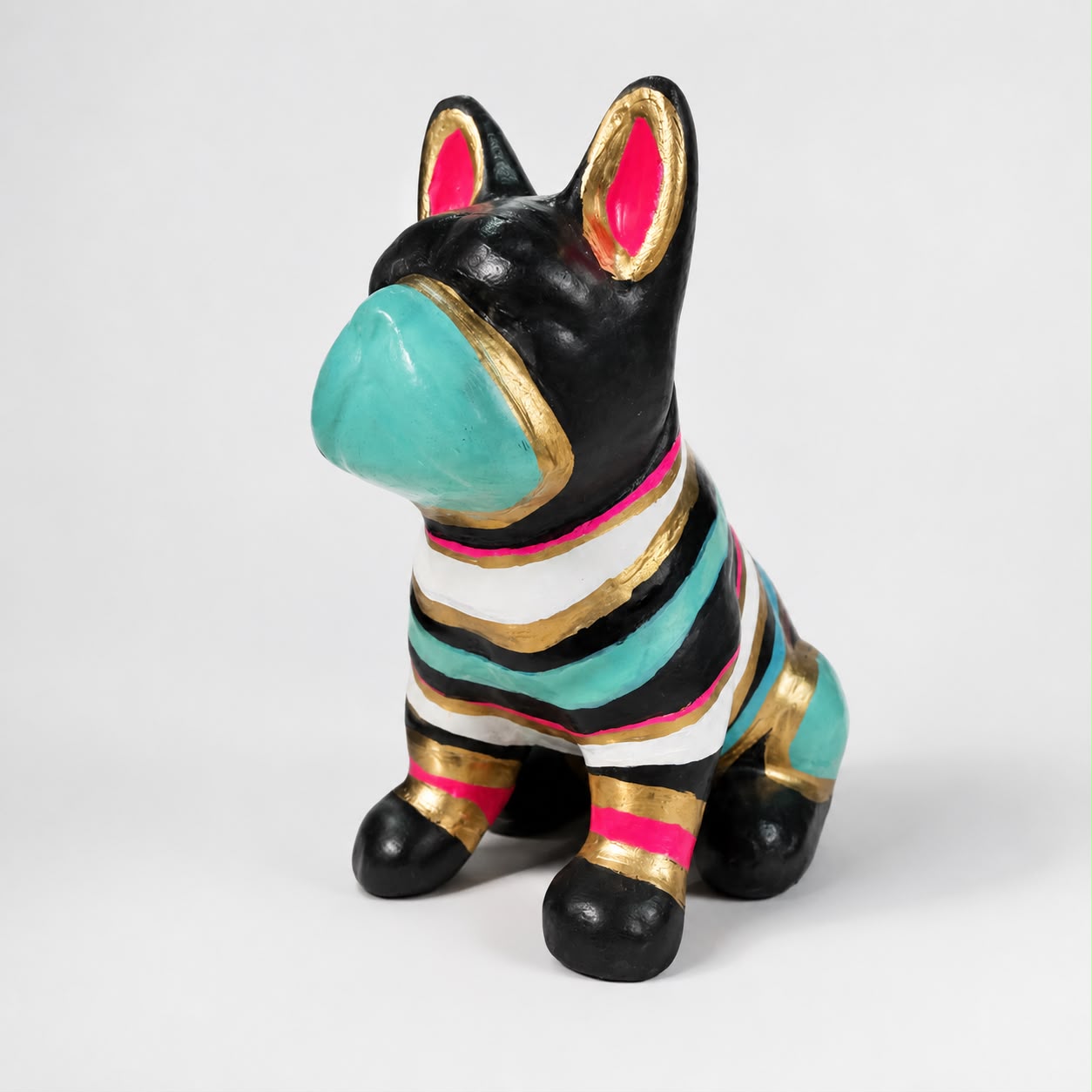 Bouledogue décoratif en résine colorée pour une déco unique
