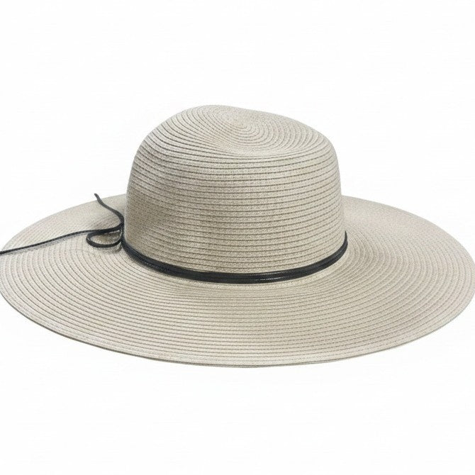 Capeline élégante pour un été chic et ensoleillé