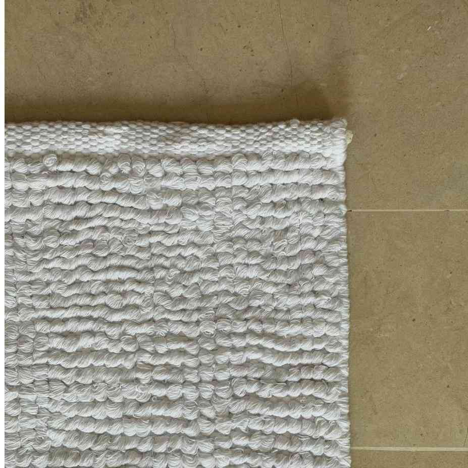 Tapis blanc BUBBLE en blanc neige une touche de luxe chez vous