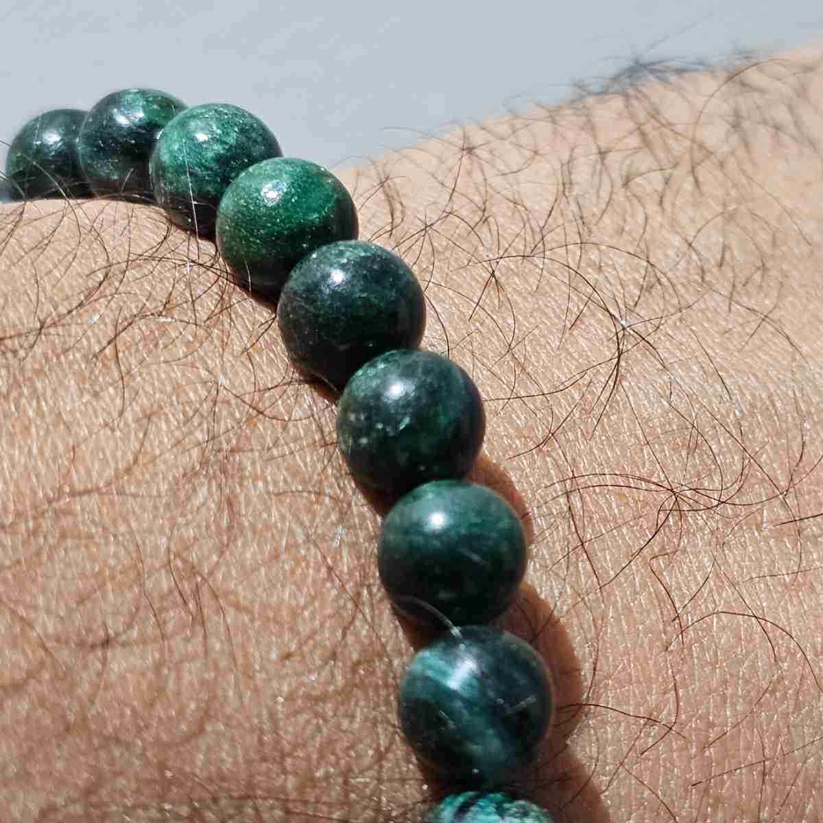 Bracelet émeraude unisexe en boules pour un style unique