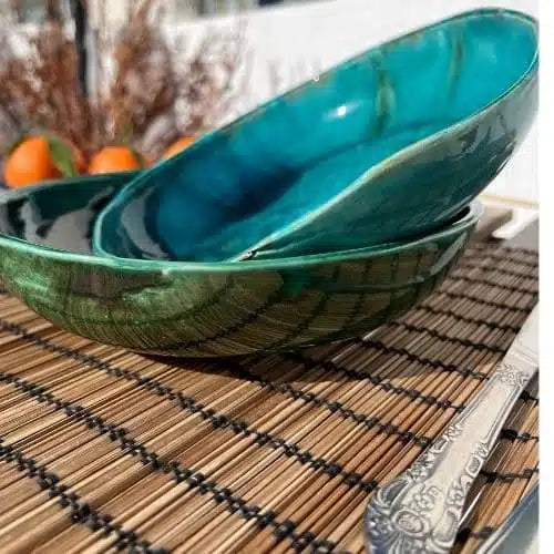 Assiette creuse en céramique fait-main Gaya différentes couleurs