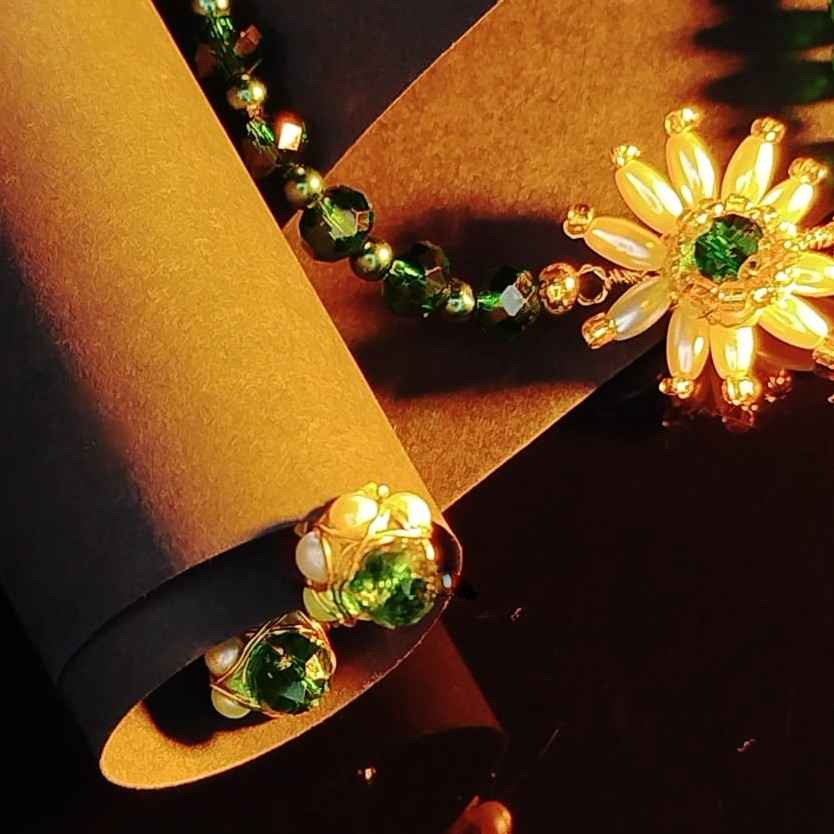 Parure verte collier et boucles d'oreilles cristaux