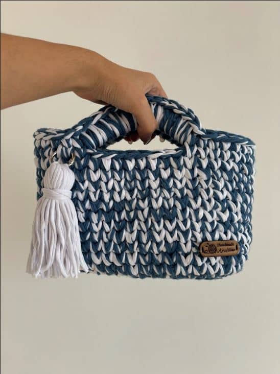 sac panier en crochet bleu et blanc fait main