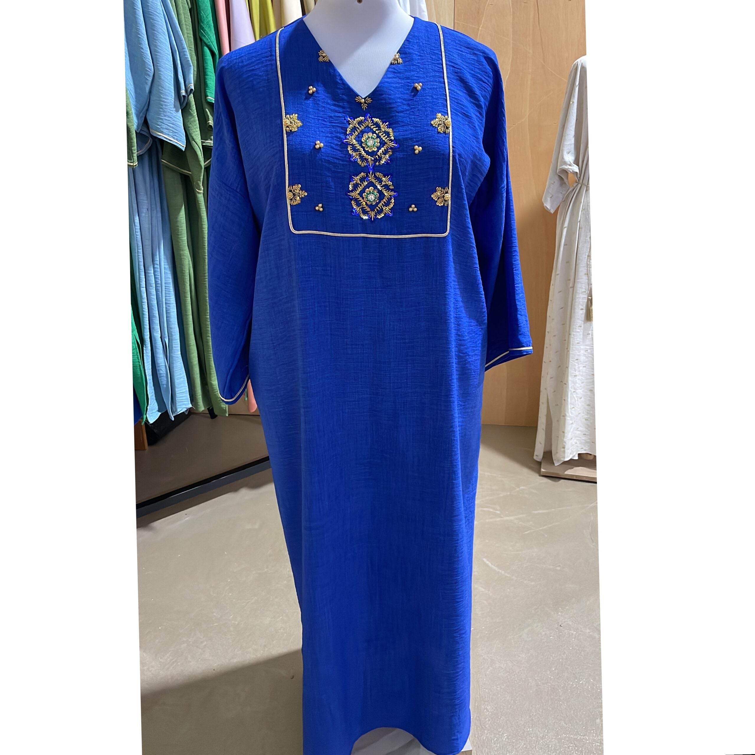 Kurta Bleue Royale avec Broderie Dorée Éclatante