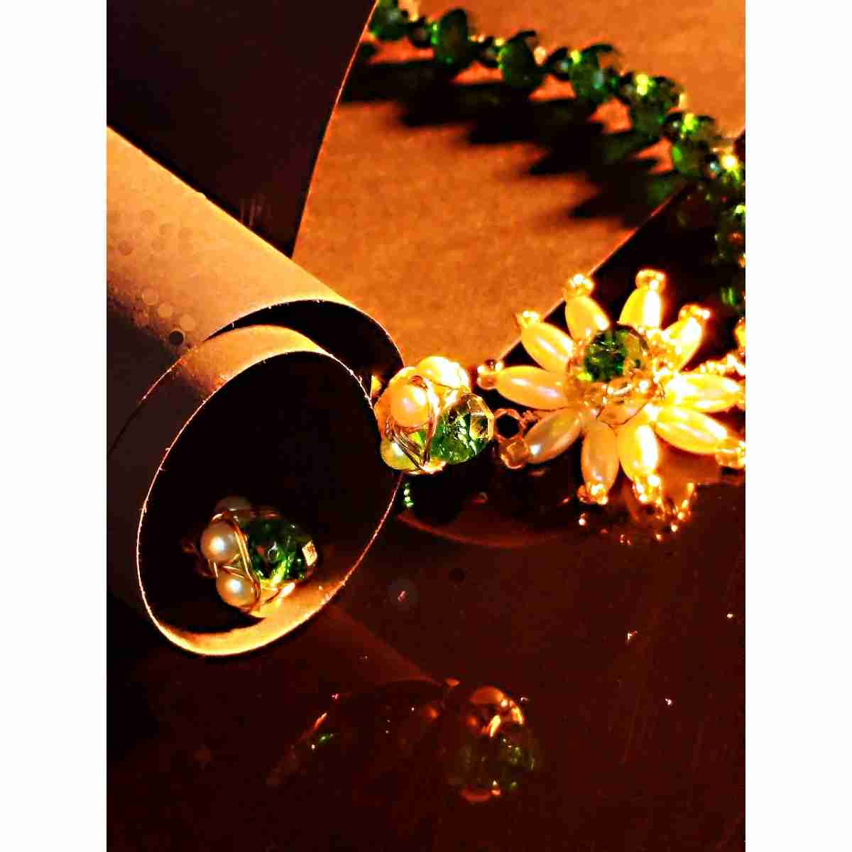 Parure verte collier et boucles d'oreilles cristaux