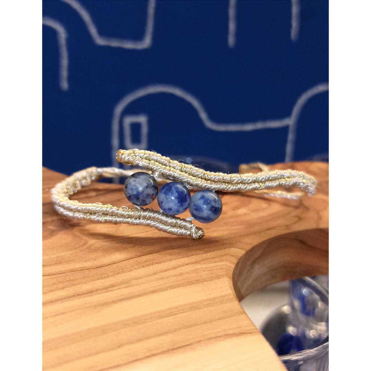 Bracelet en micro macramé trois joyaux pour un style unique et élégant