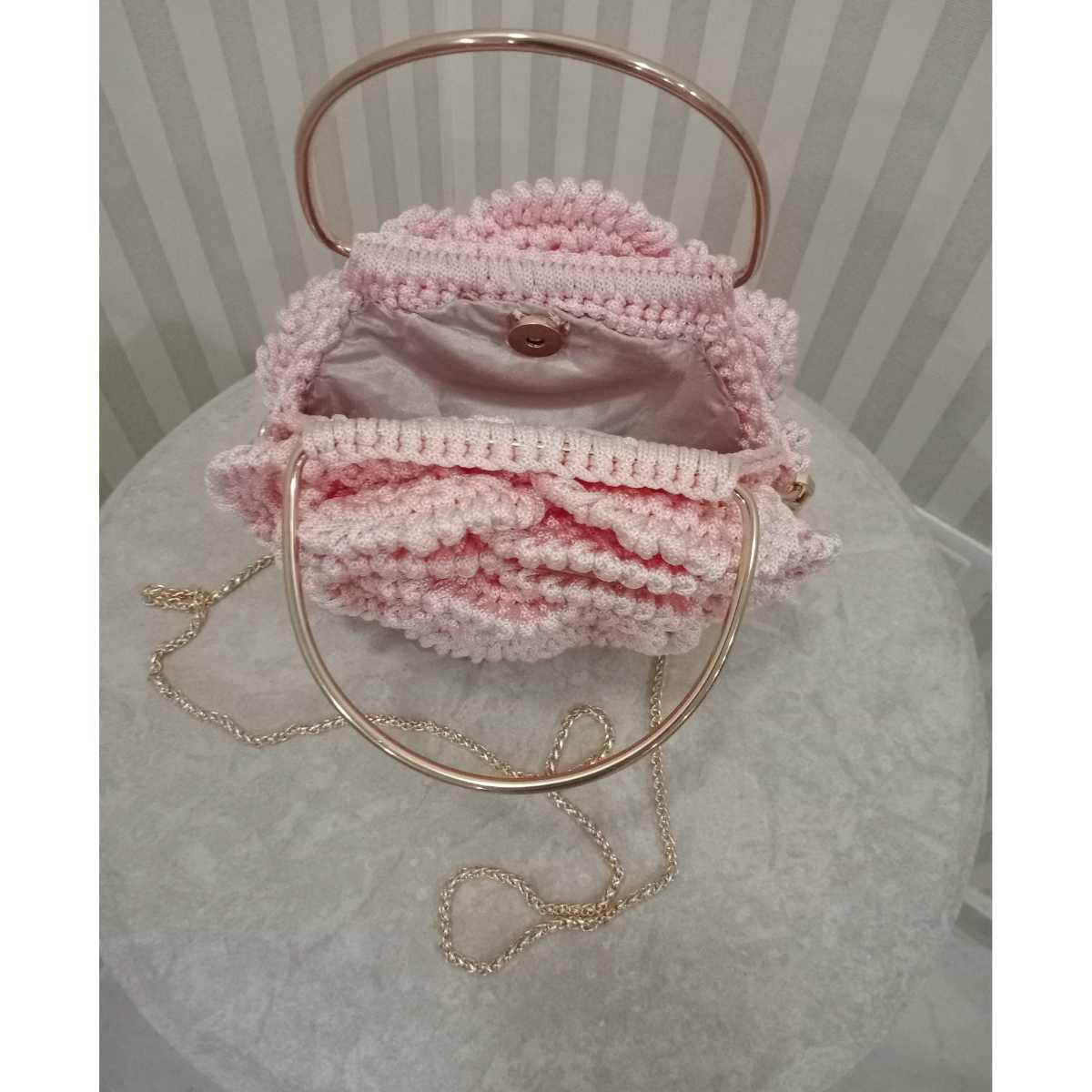 Sac crochet exclusif en rose saumon pour un style irrésistible