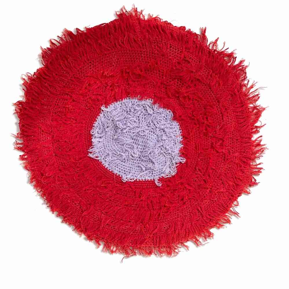Tapis rouge en Halfa et laine pour un intérieur chic et chaleureux