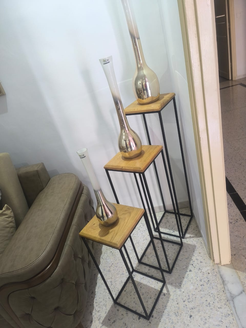 Ensemble de trois éléments décoratifs pour entrée et salon en acier et bois fraké