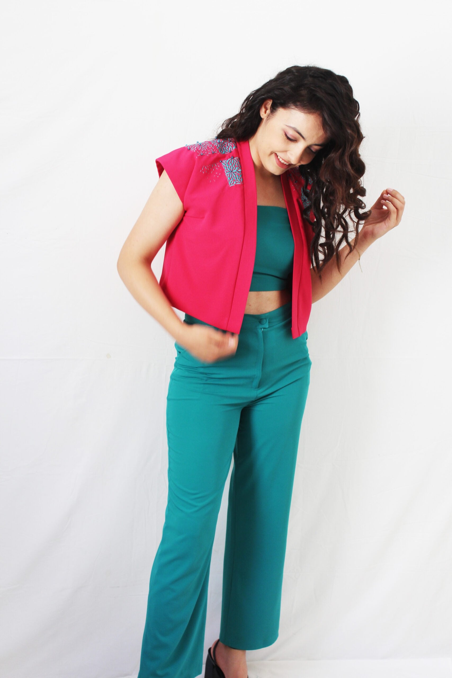 Ensemble pour femme en bleu turquoise crop top et pantalon cheville - artisanat Tunisien fait main | ILEYCOM