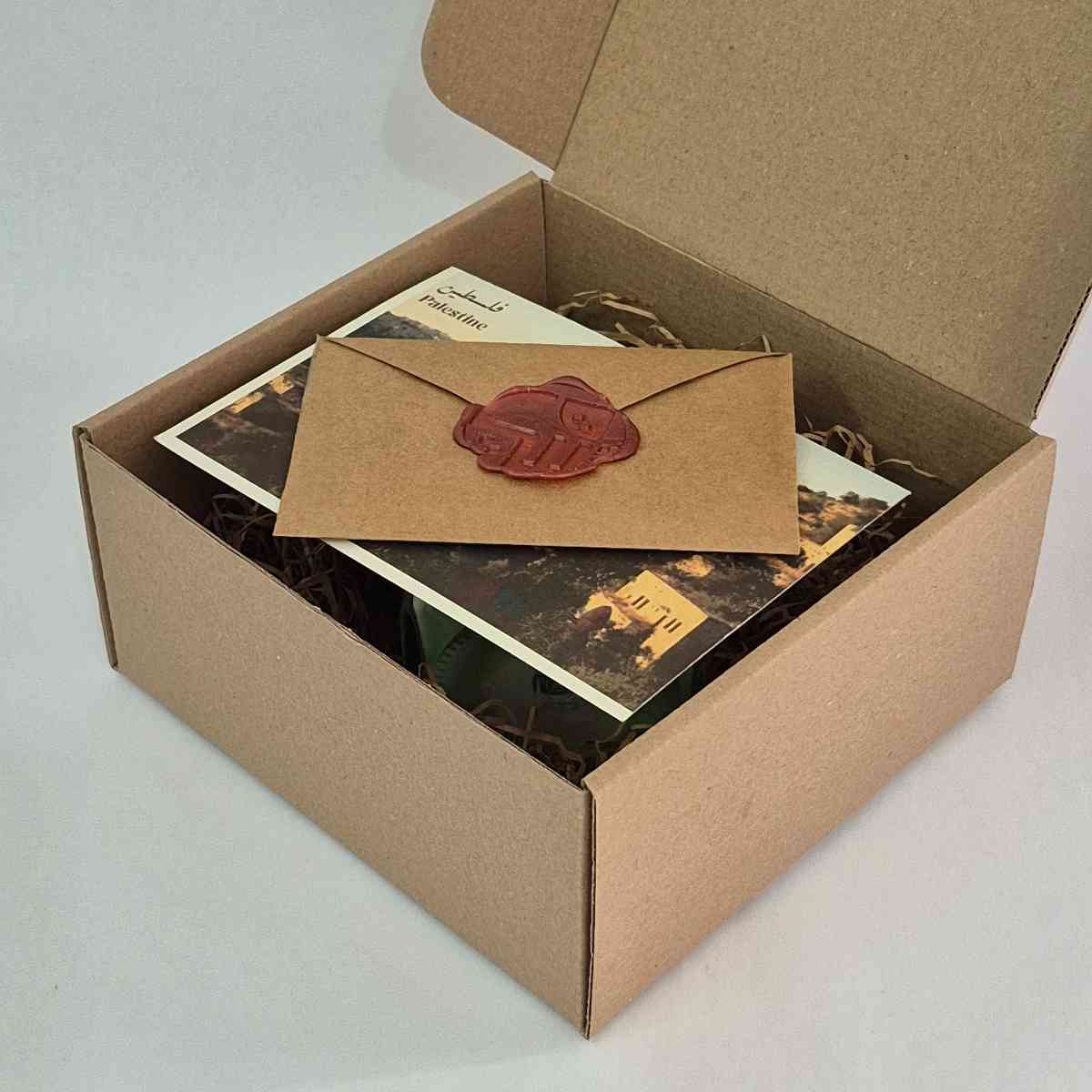 Bougie "Lifta" avec carte postale et enveloppe photos : Une histoire de Palestine