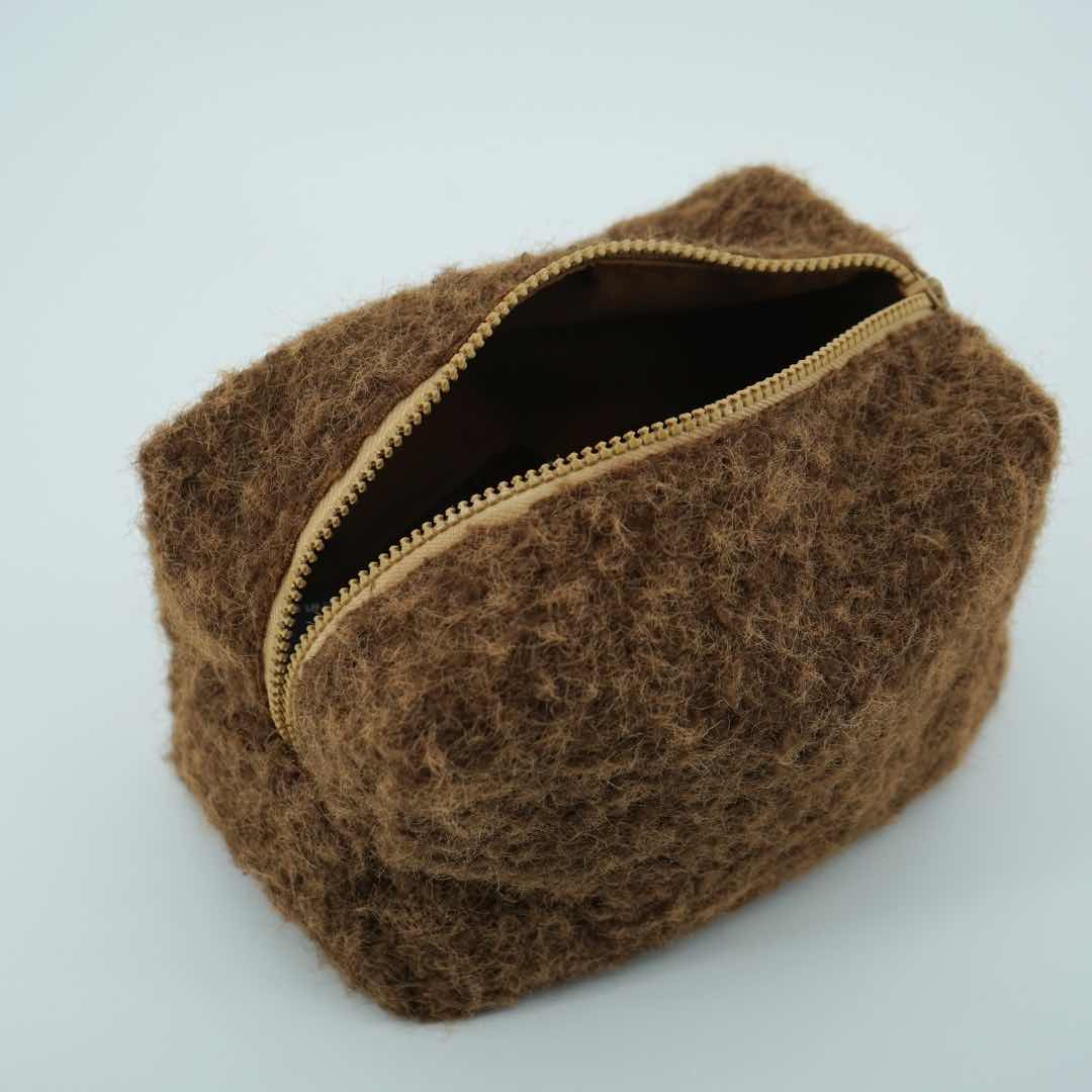 trousse maquillage marron élégante pour un rangement parfait