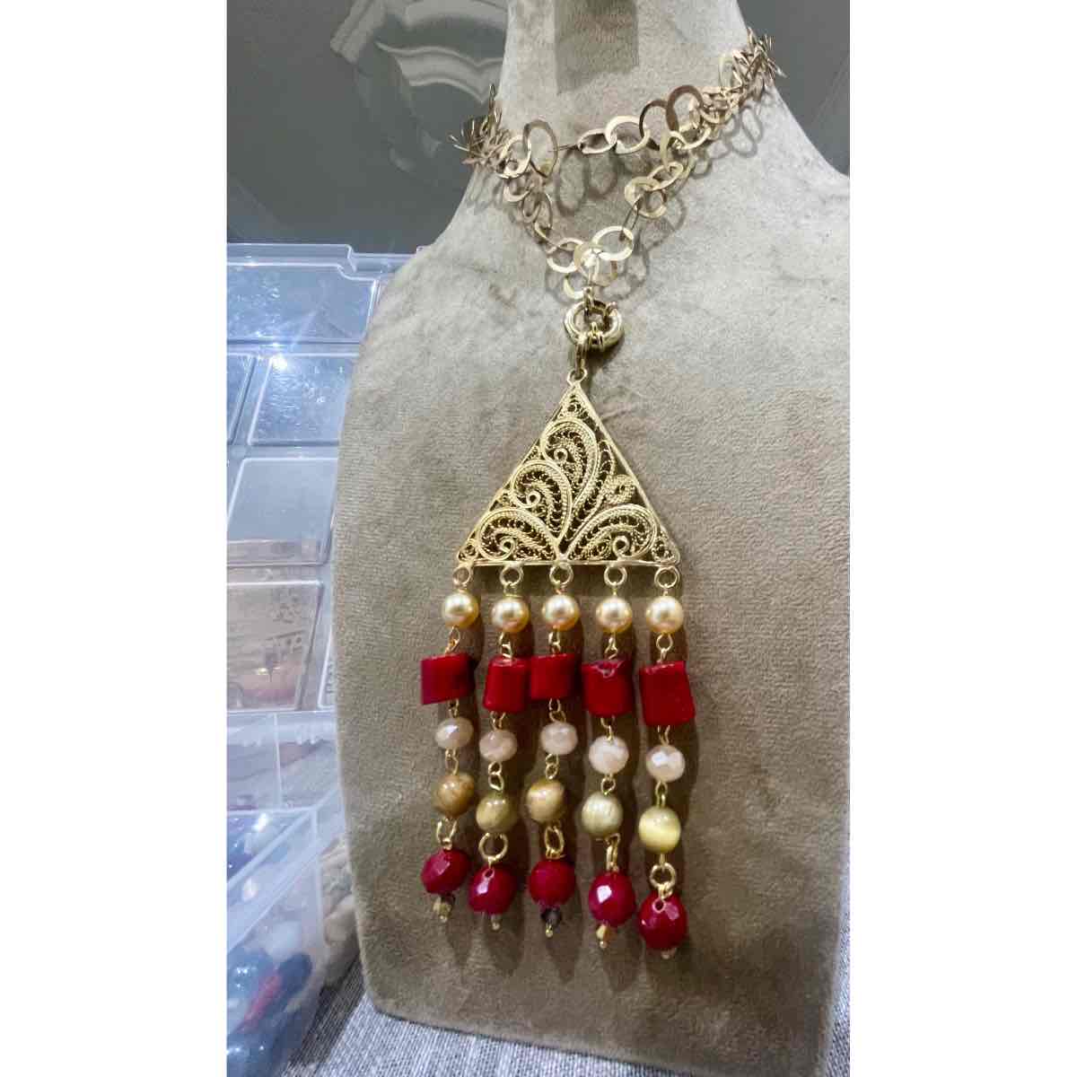 Collier en cuivre chic avec corail oeil de faucon et cristal