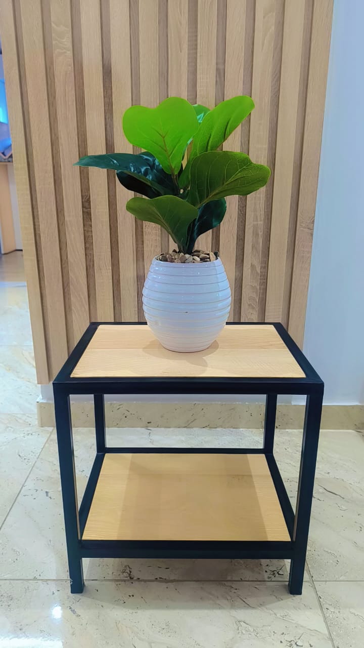 Table basse à deux étages en bois frêne et acier noir (40 × 30 × 40 cm)