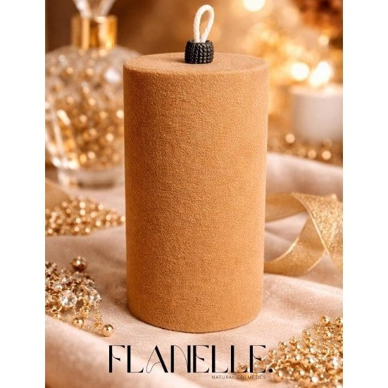 Trio de bougies pilliers en velours royale pour une ambiance luxueuse et chaleureuse