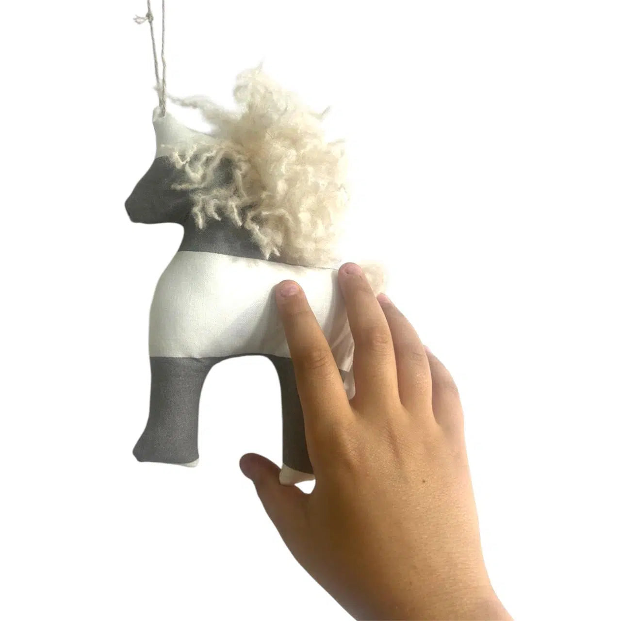 Doudou cheval artisanal unique pour décoration et câlins doux