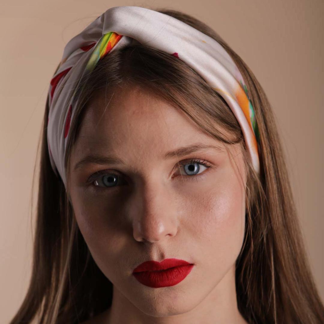 Foulard blanc en soie naturelle "Fullfilled intentions" - artisanat Tunisien fait main | ILEYCOM