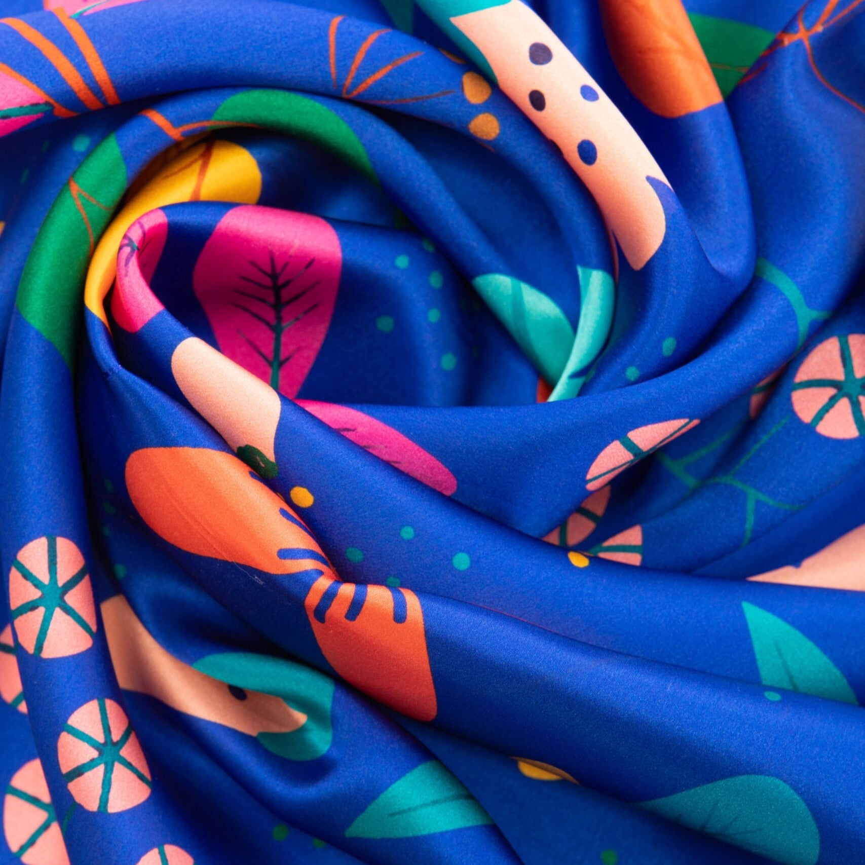 Foulard en soie naturelle en bleu "Full of imagination" - artisanat Tunisien fait main | ILEYCOM