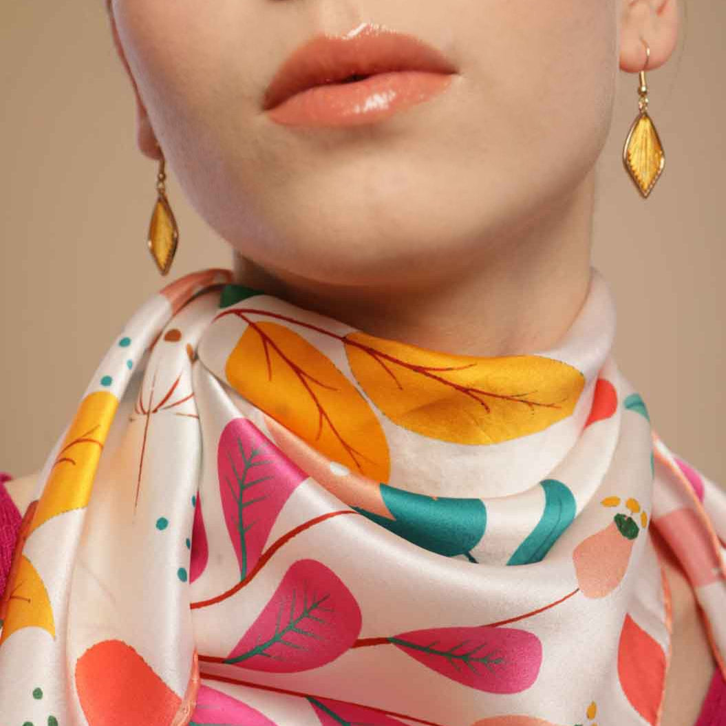 Foulard en soie naturelle Full of imagination - artisanat Tunisien fait main | ILEYCOM