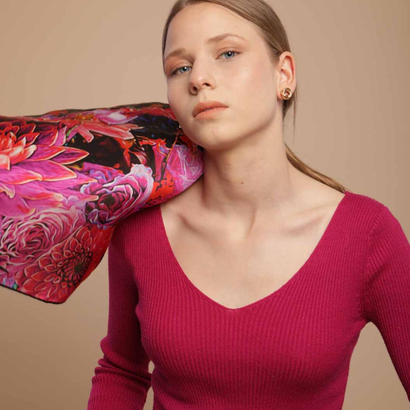 Foulard rouge en soie naturelle "Flattering infinity" - artisanat Tunisien fait main | ILEYCOM