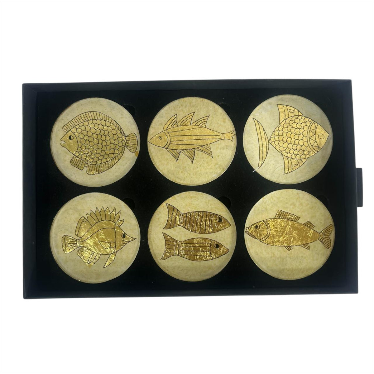 Coffret très élégant avec 6 sous-tasses artisanales à la feuille d’or