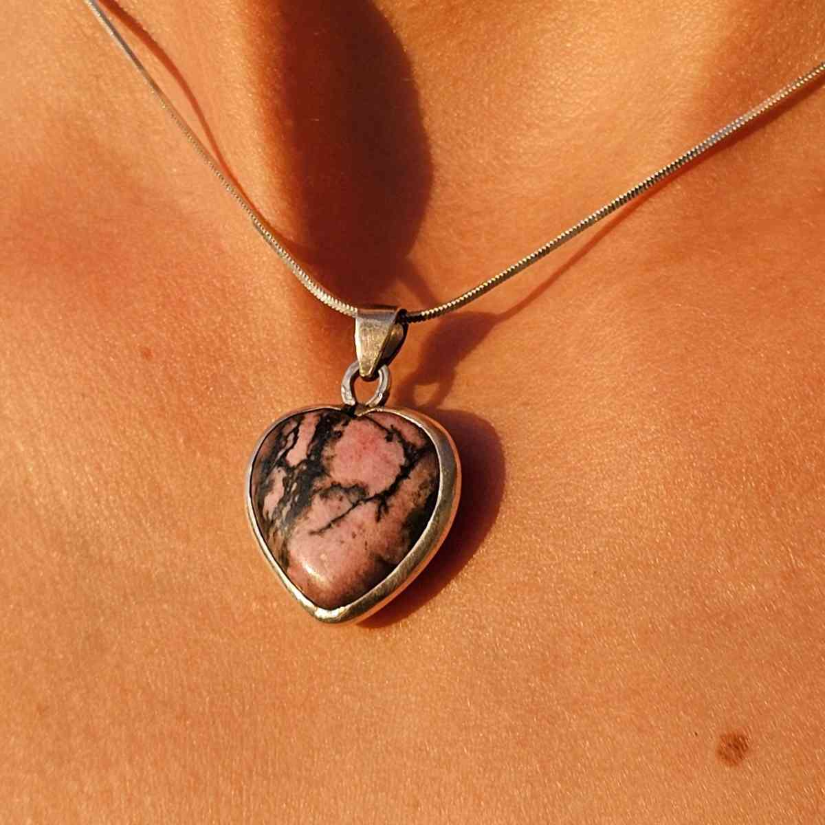 Collier rhodonite cœur en argent 925 élégance et charme irrésistibles