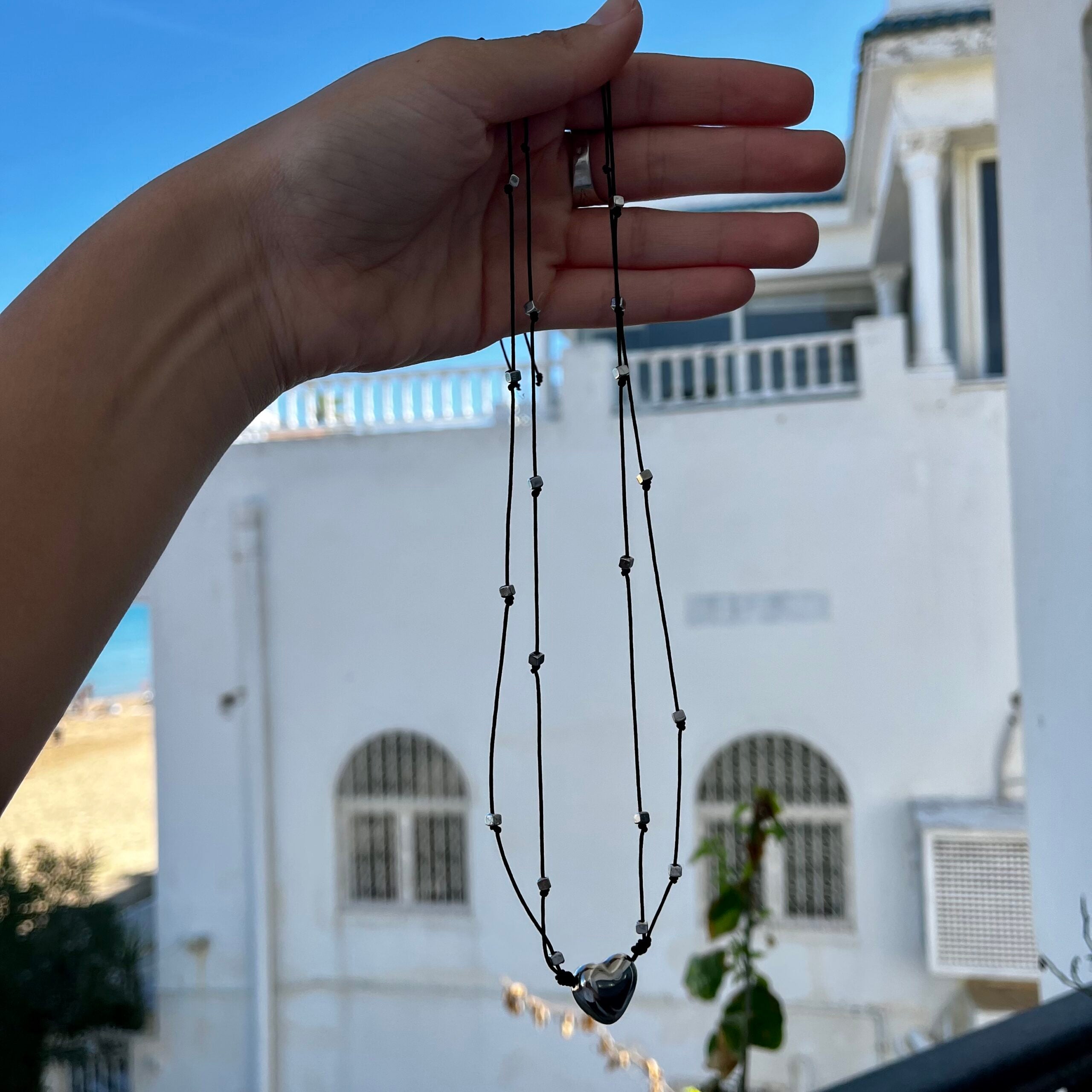Collier macramé cœur en perles argenté fait main exclusif