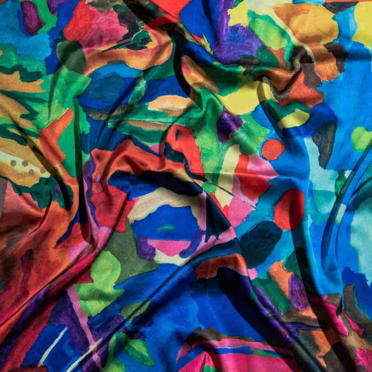 foulard soie bleu azur lélégance ultime pour tous les styles