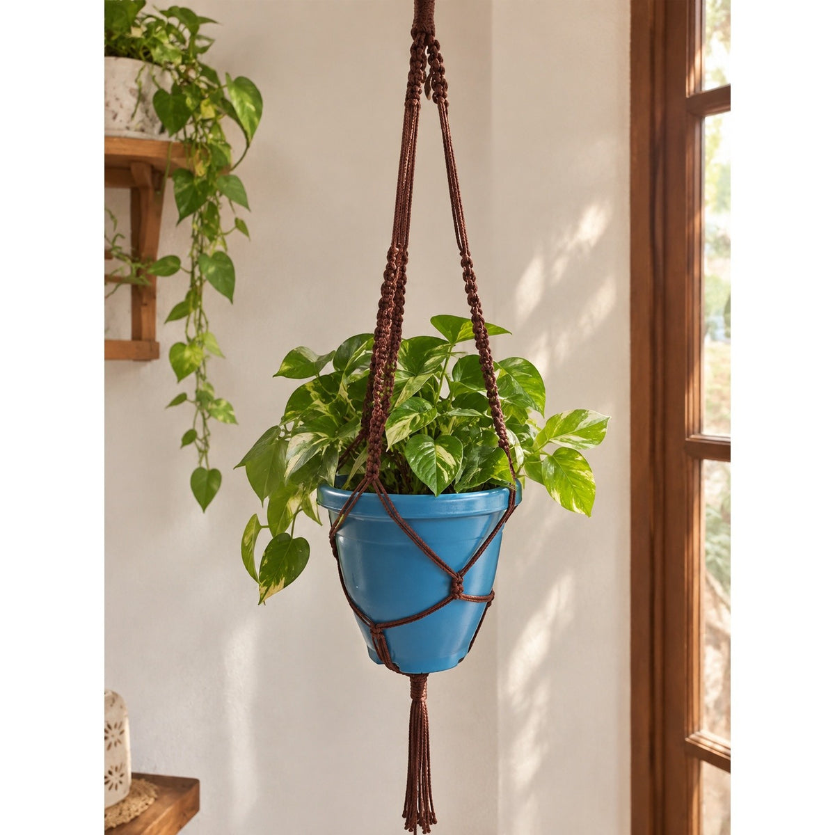 Support plante macramé marron fait main pour une déco élégante