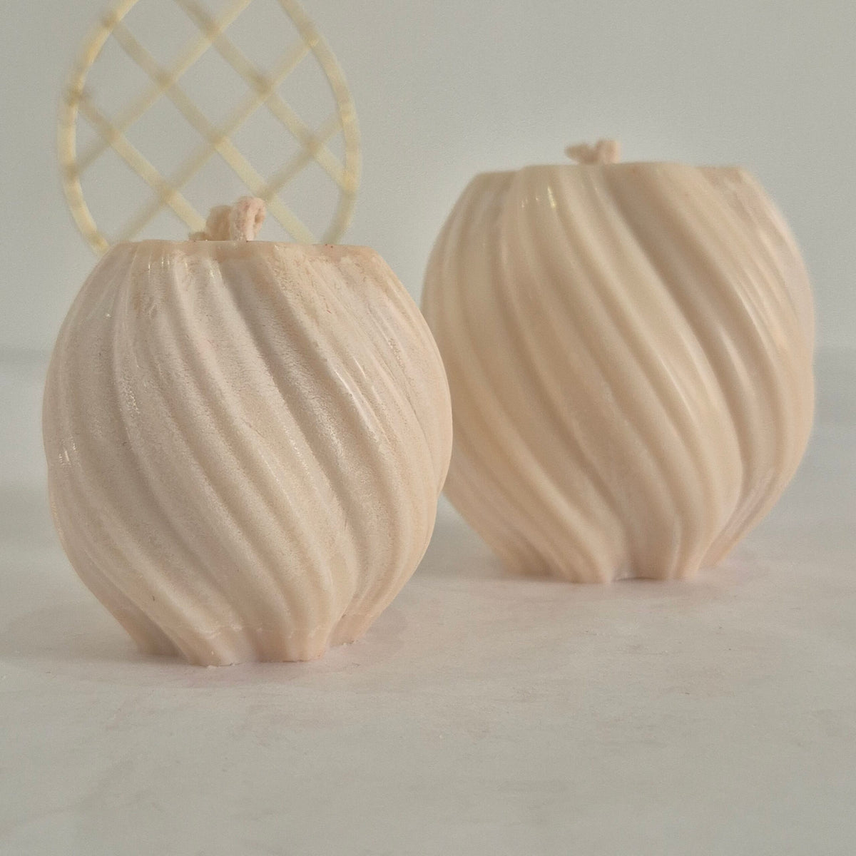 The Swirl Duo – Pack de 2 Bougies Artisanales en Cires Naturelles : Cire de soja et Cire d'abeille