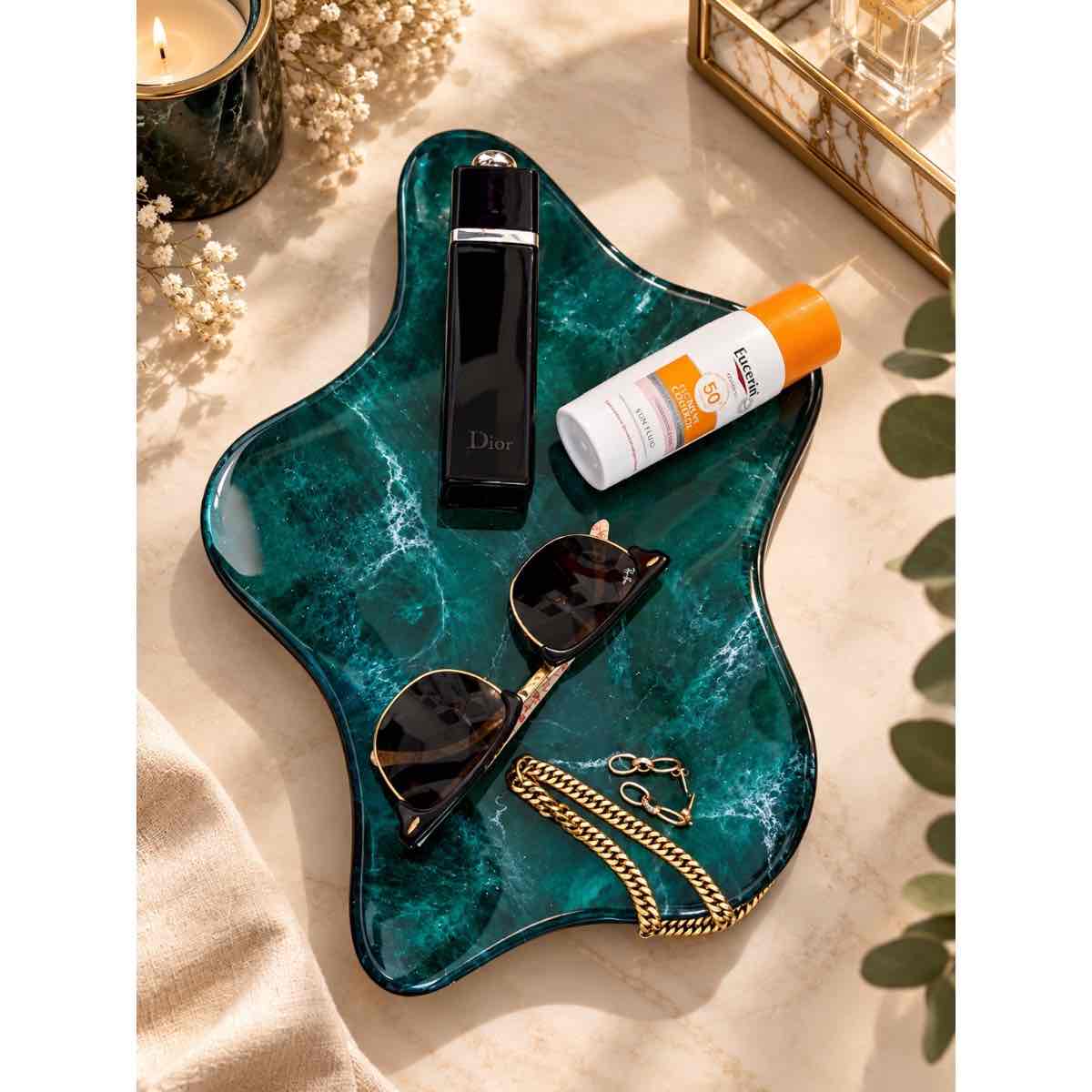 Plateau marbre vert époxy décoratif pour un intérieur élégant