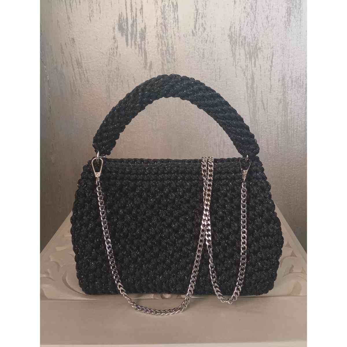 sac noir élégant pour un style intemporel et raffiné