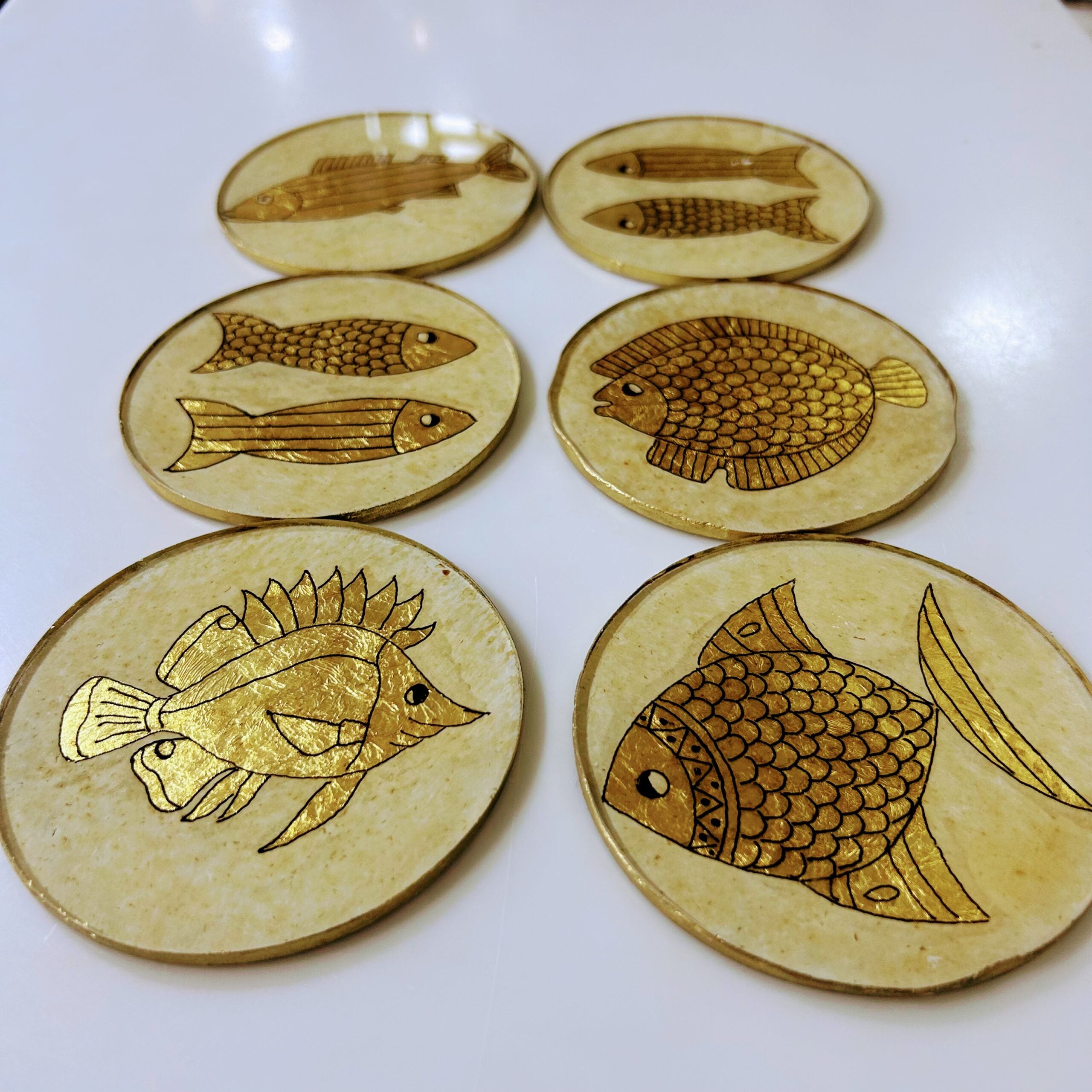 Dessous de verre "POISSONS" à la feuille d'or - Coffret cadeau précieux et élégant -