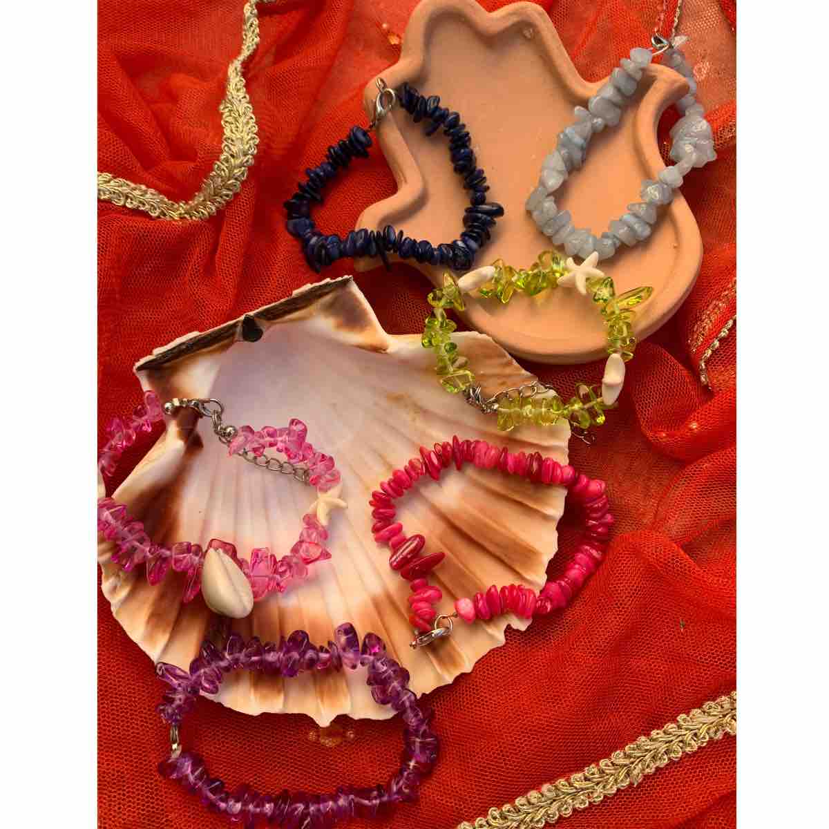 Des bracelets en pierres semi précieuses de la marque Artemis.tn - Couleur Bleu roi/ vert / rose / bleu ciel /
