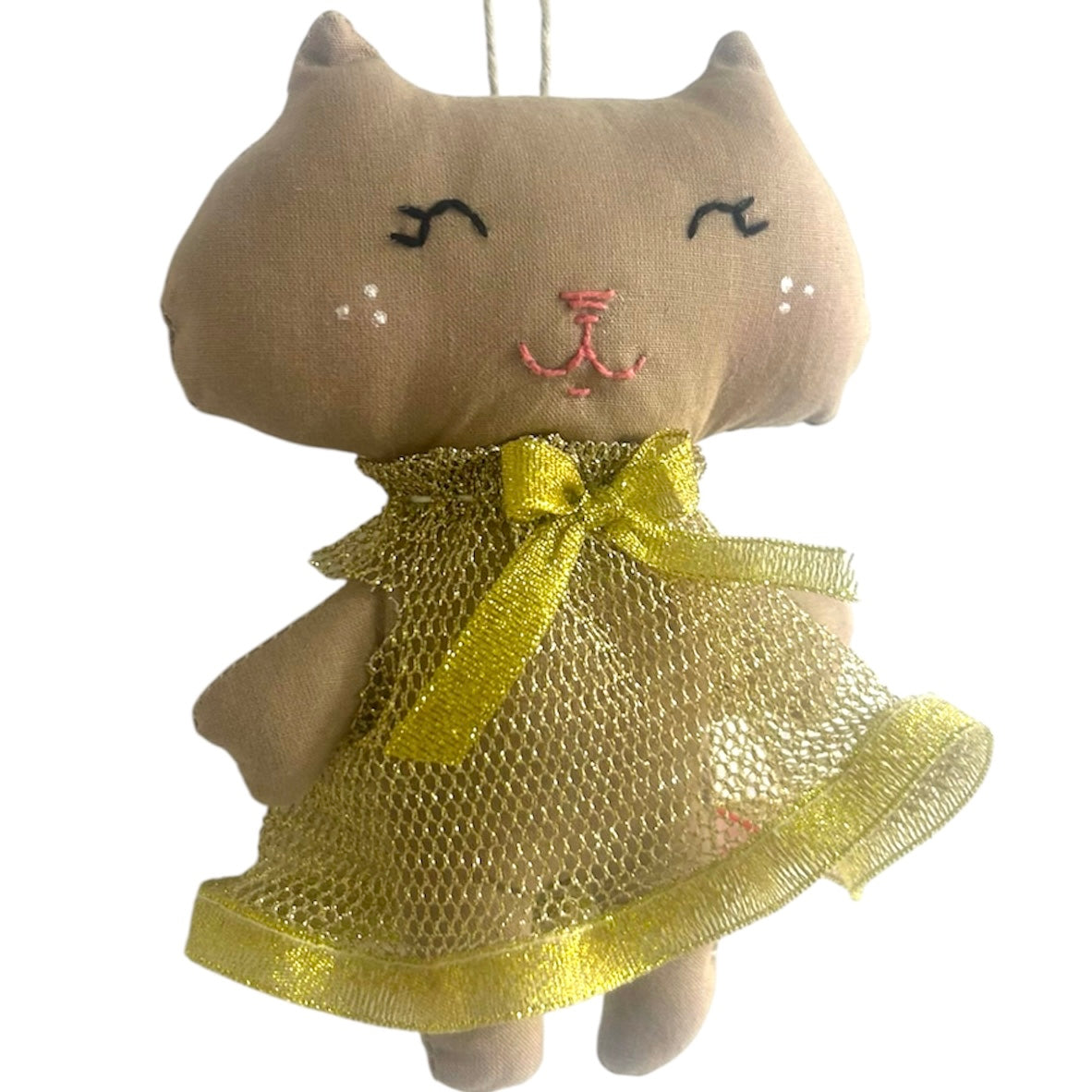 Doudou chat en robe dorée un compagnon tendre et élégant