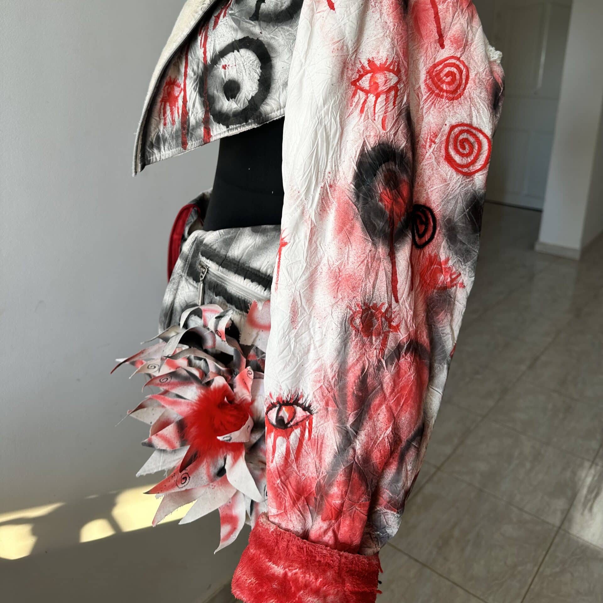 Ensemble veste et jupe serrée avec plumes 3D- Upcyclé