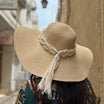 Chapeau de paille décoré en macramé