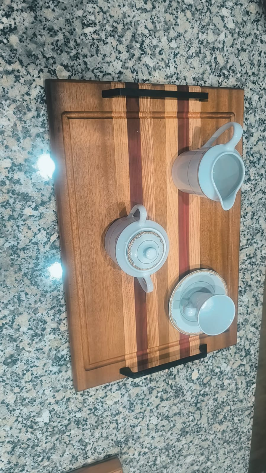 Plateau moderne en multi-bois : Élégance et qualité premium