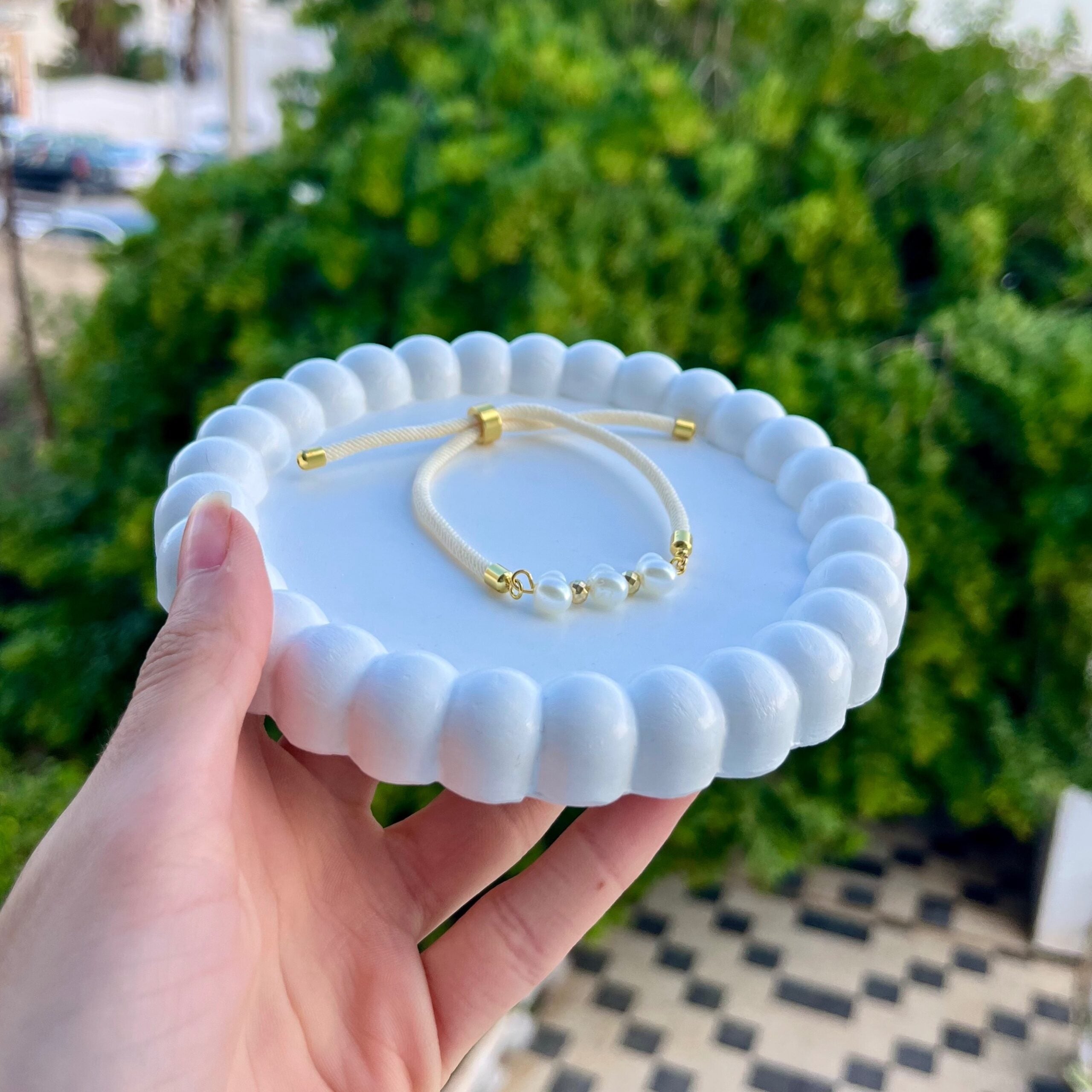 Bracelet ajustable avec des perles blanc