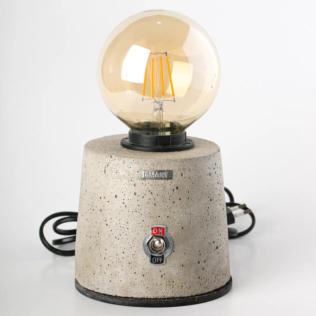 Lampe à poser Dhaweya en béton fait main – Éclairage doux et design artistique