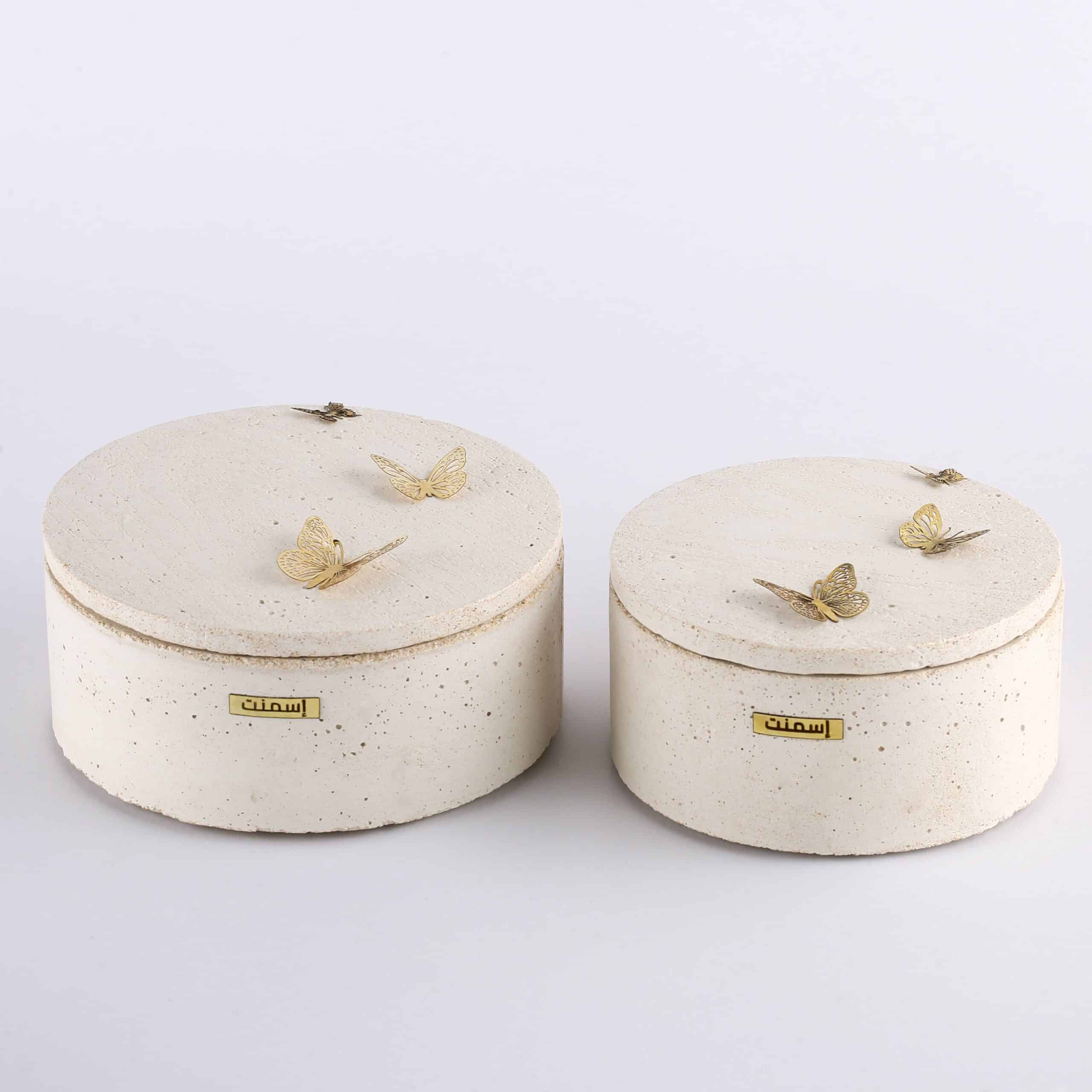 Boîte Éphémère en béton avec couvercle orné de papillons en cuivre (S, M, L)