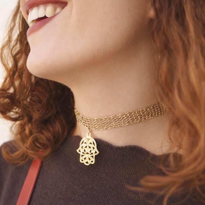 Collier khomsa inoxydable ajustable au design traditionnel unique