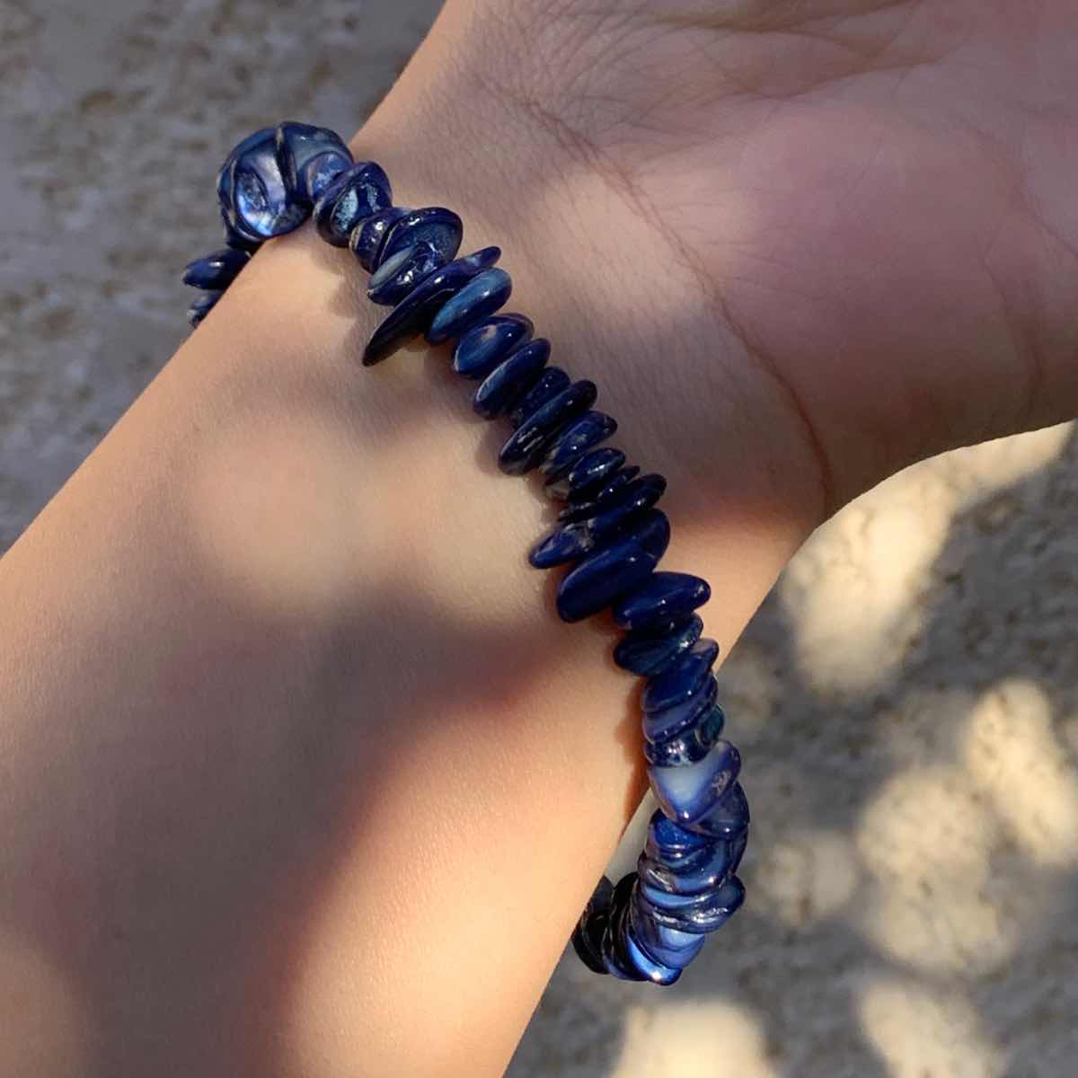 Des bracelets en pierres semi précieuses de la marque Artemis.tn - Couleur Bleu roi/ vert / rose / bleu ciel /