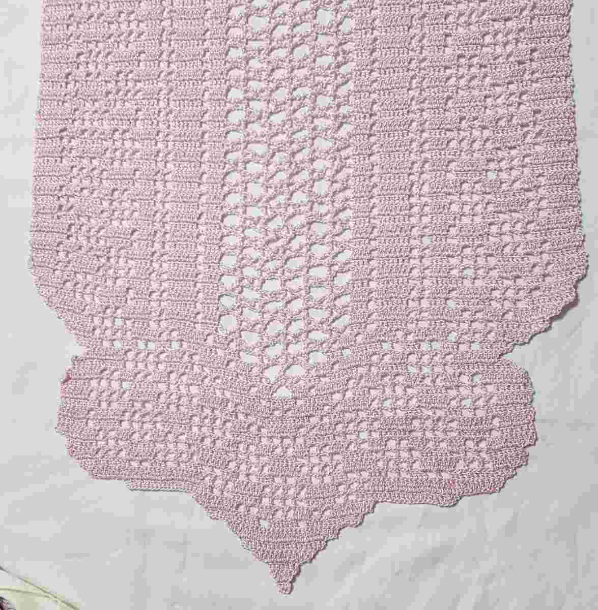 Chemin de table rose élégant pour une décoration irrésistible