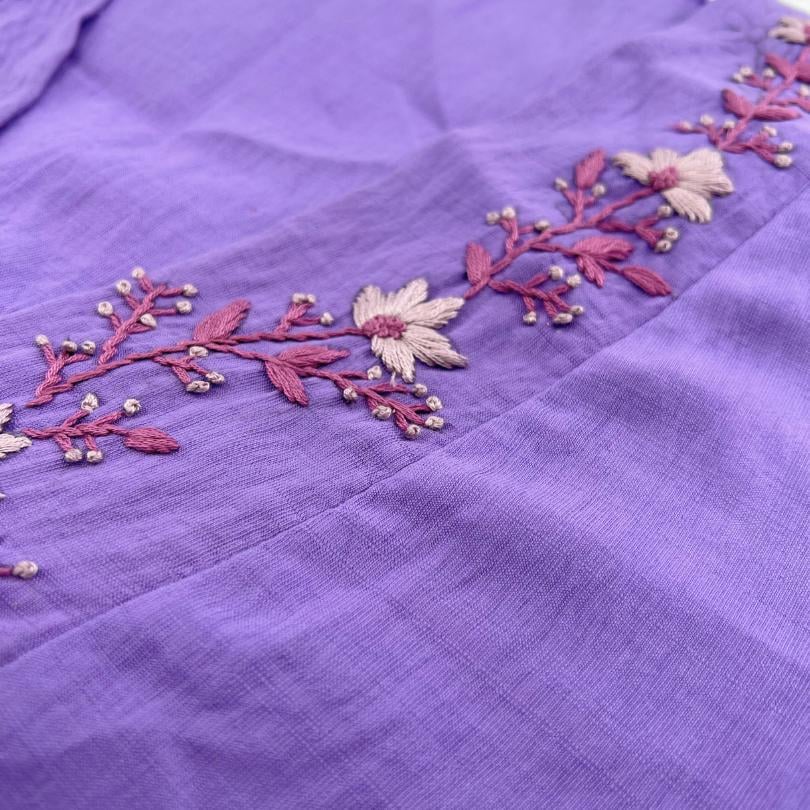 Jebba longue brodée à la main avec des motifs en fleurs - artisanat Tunisien fait main | ILEYCOM
