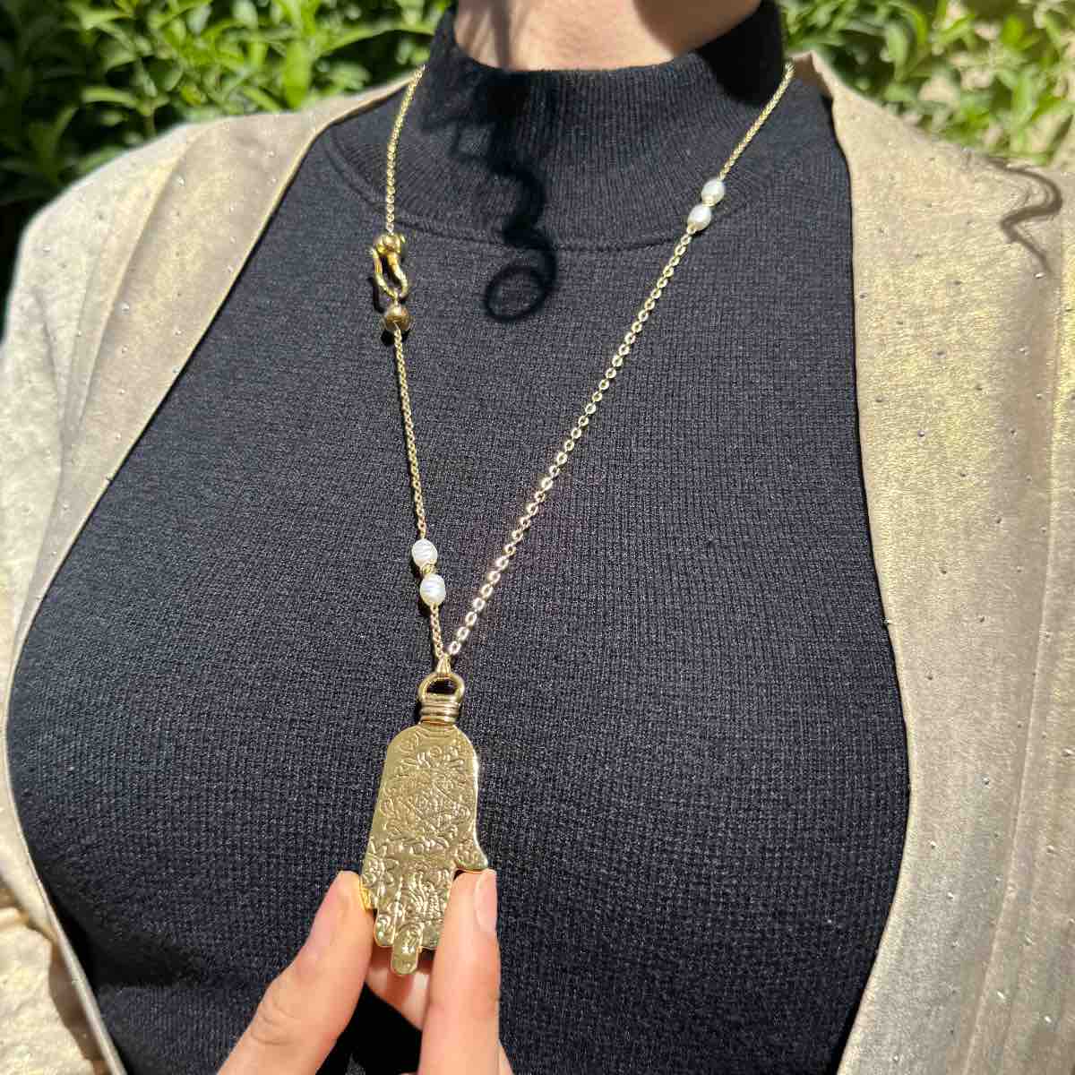 Collier khomsa doré artisanal en laiton pour briller avec élégance
