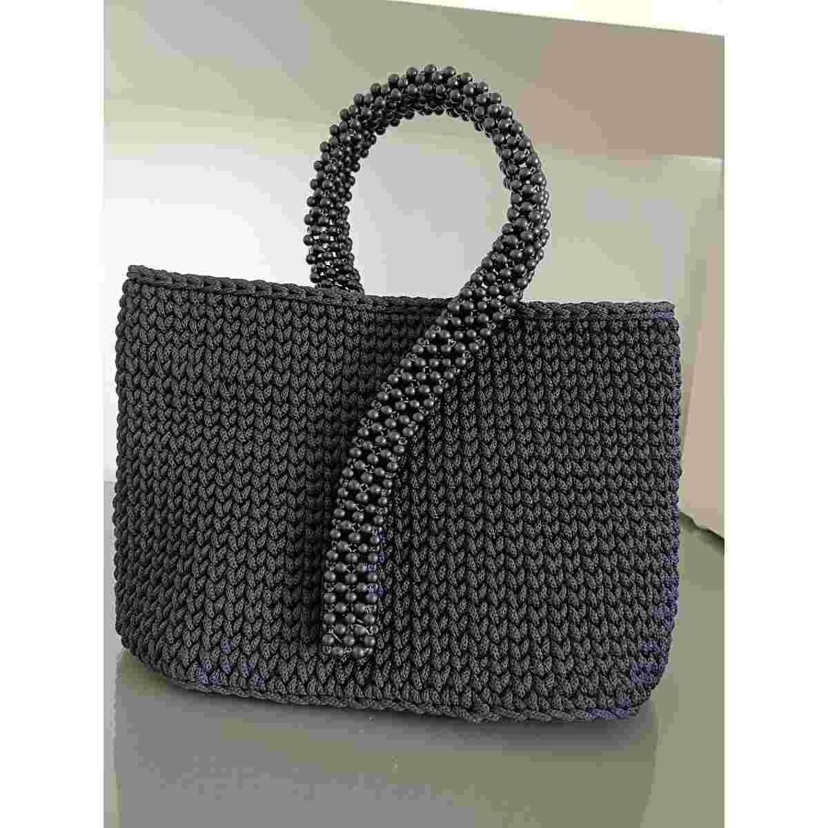 sac noir élégant taille M pour un style irrésistible