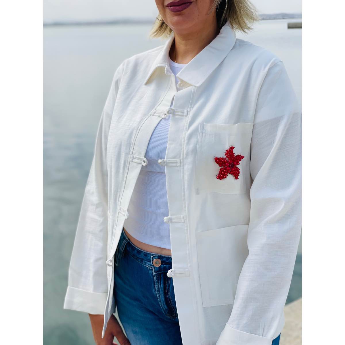 Veste brodée en lin blanc artisanale unique pour un style chic
