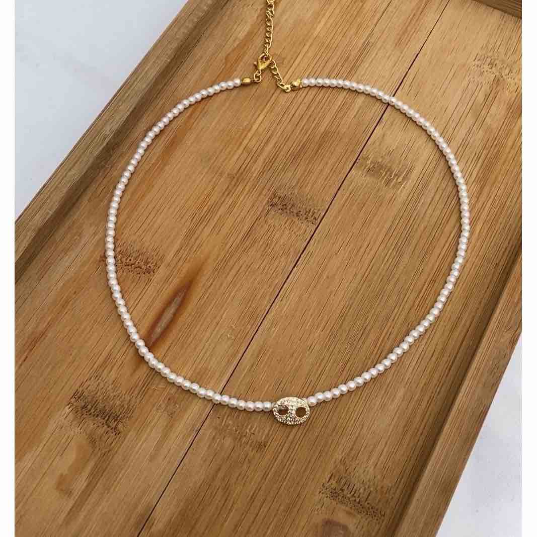 collier rasdecou blanc chic pour un style irrésistible