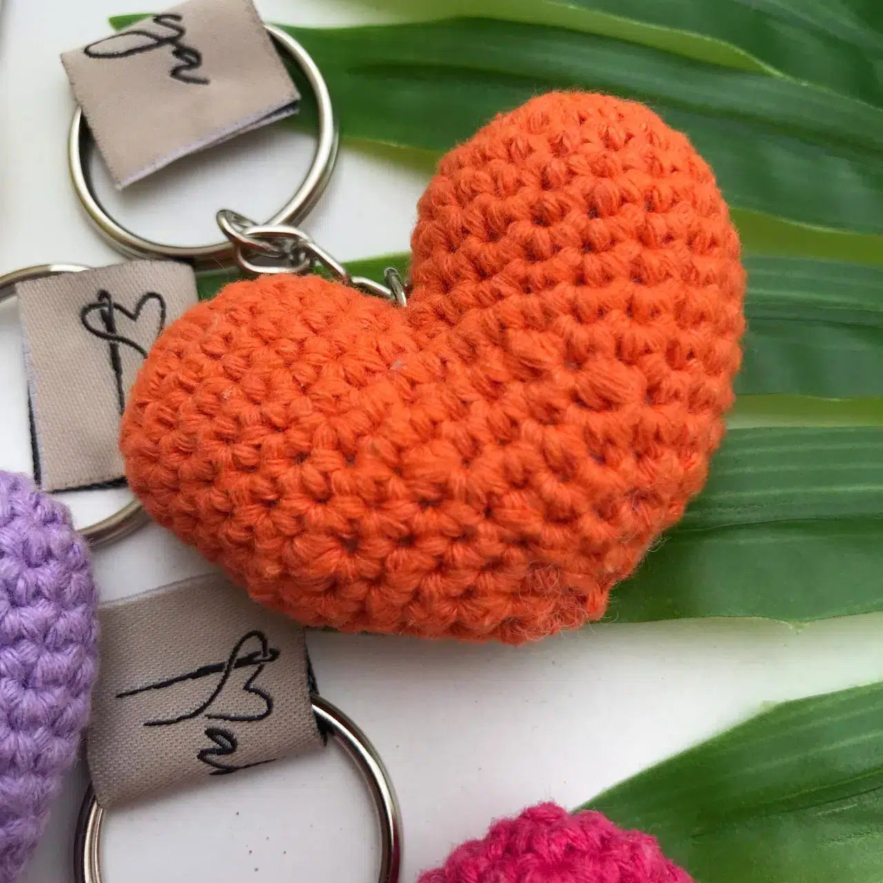 Un porte-clés cœur en crochet fait main – Accessoire mignon et romantique